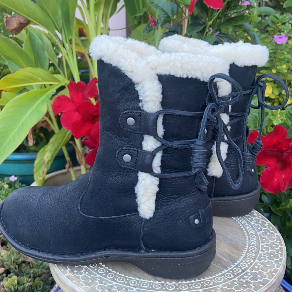 🥾 UGG Black Leather Back Lace Up Mid Calf Winter Sherpa Boots 🥾